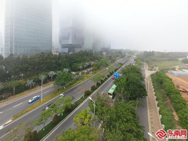 厦门上空出现平流雾景观 宛如人间仙境