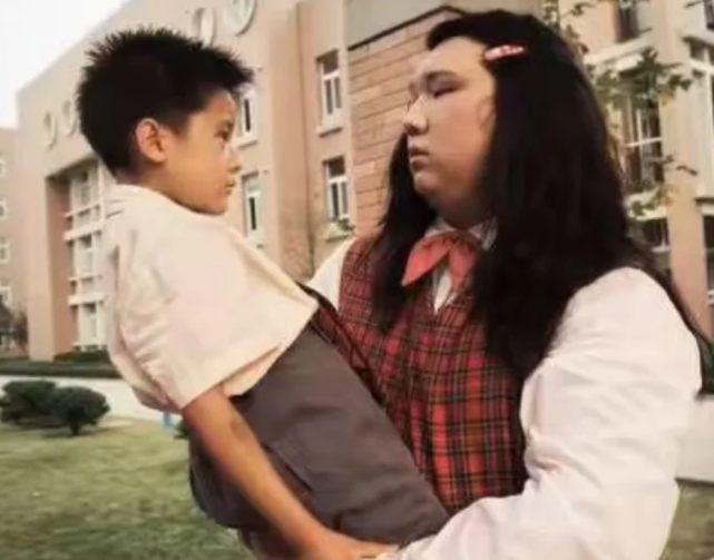 12年前《长江七号》中的巨型班花,真实身份让人意外,也就星爷能请动!