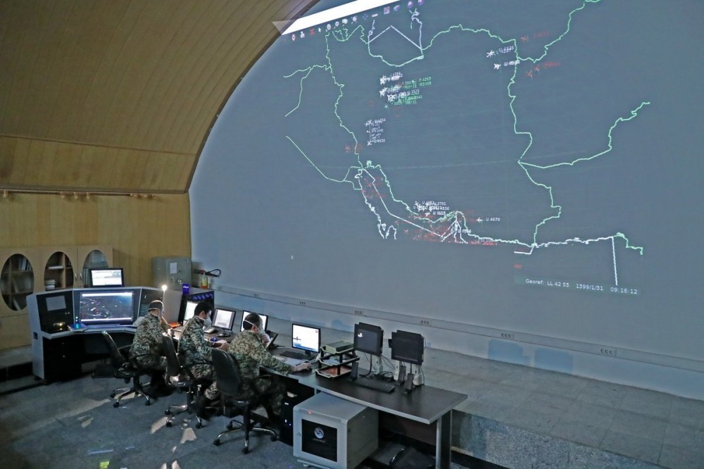 贴满美军机监控整个波斯湾抗钻地弹伊朗战略雷达地下指挥所曝光