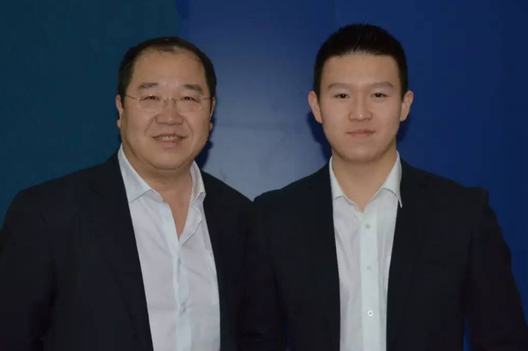 宋丹丹前夫携巴颜外出放松,同是亲儿子,对巴图却不闻不问?