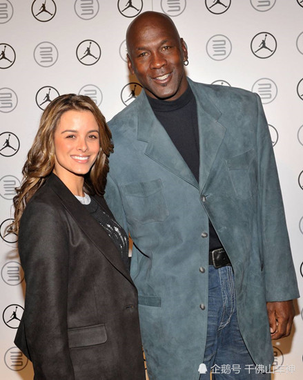 黑白配!美国黑人在成功之后,为啥总是找个白人当老婆?_腾讯新闻