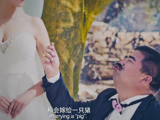 他是官二代,所以大家都认为秋雅是一个拜金女,他嫁给现在这个老公肯定