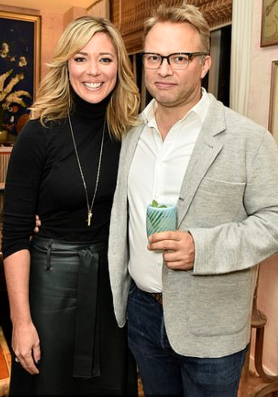 美国女主播感染新冠后被吓得夜夜痛哭,丈夫毫不避讳拥抱安慰