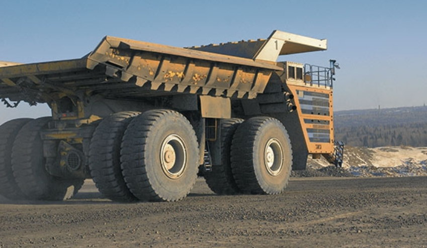 世界上"最大"的卡车,满载重量可达400吨,一个轮子值100万