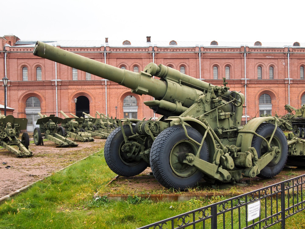斯大林重锤现世!二战神炮现身东乌,一炮轰塌房屋,曾让德军胆寒