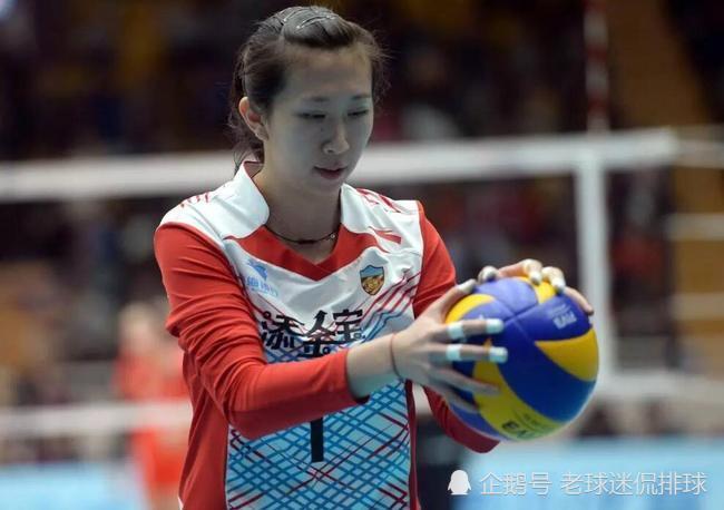 在四位二传手中,陈馨彤的技术水平不比姚迪差,和孟豆以及李雪银相比