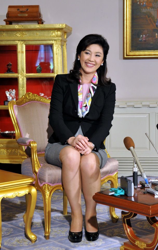 52岁英拉晒近照!风韵犹存气质迷人!背后的中国元素亮了!