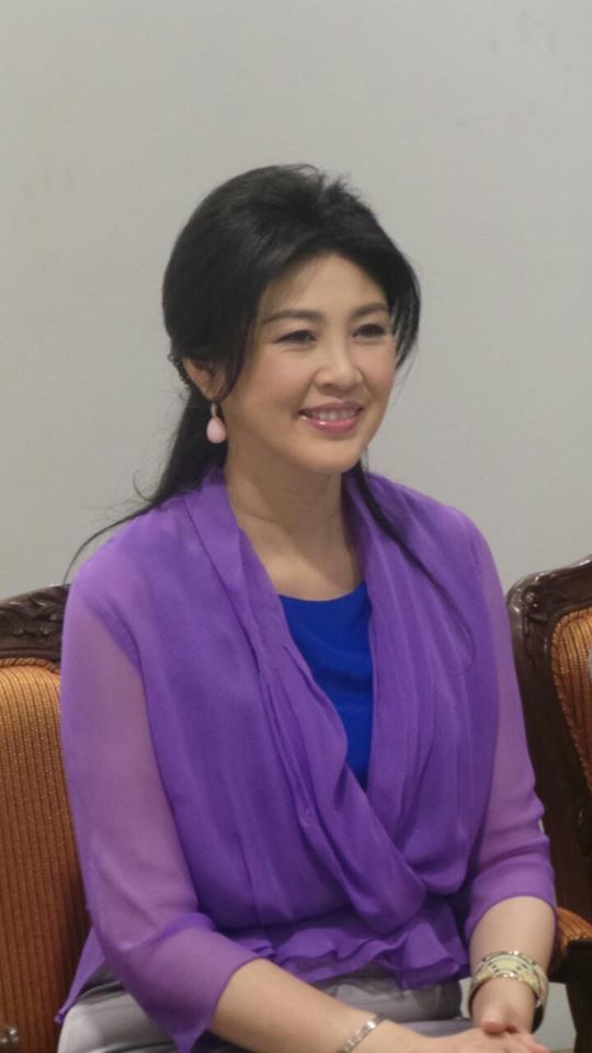 52岁英拉晒近照!风韵犹存气质迷人!背后的中国元素亮了!