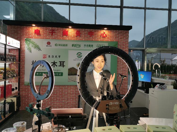 淘宝直播带货农产品助力脱贫攻坚