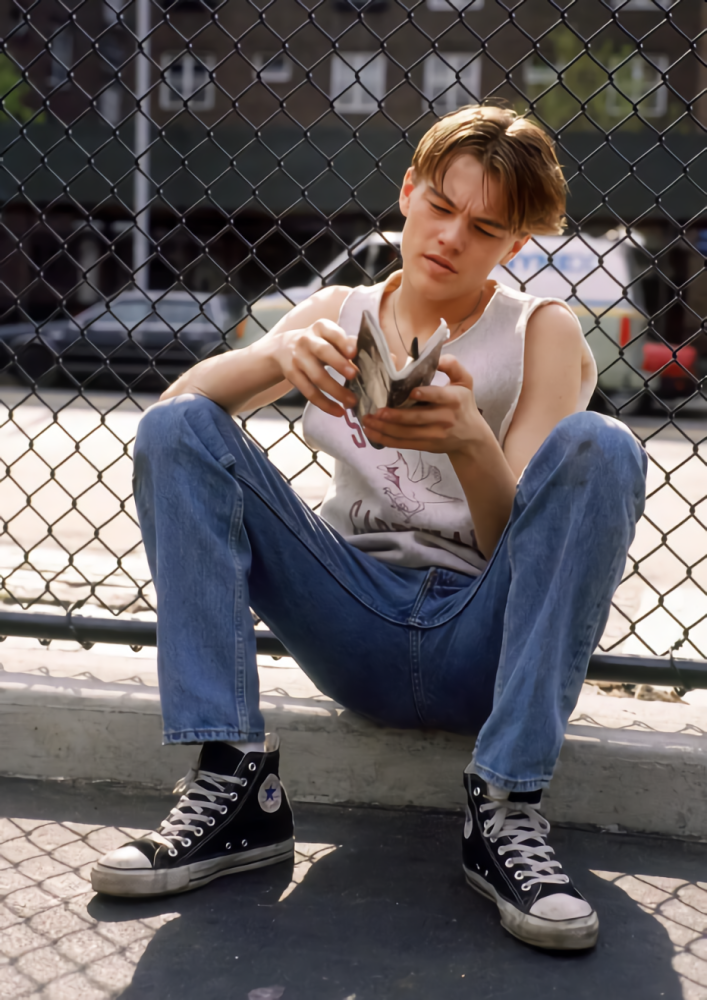 小李子主演的《篮球日记》讲述了一个男孩关于篮球明星的星褪色的梦想