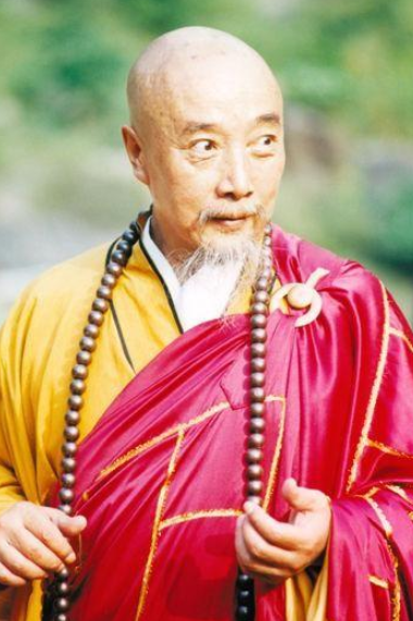 他曾是李连杰吴京师傅,因出演《少林寺》走红,如今依然身强体健