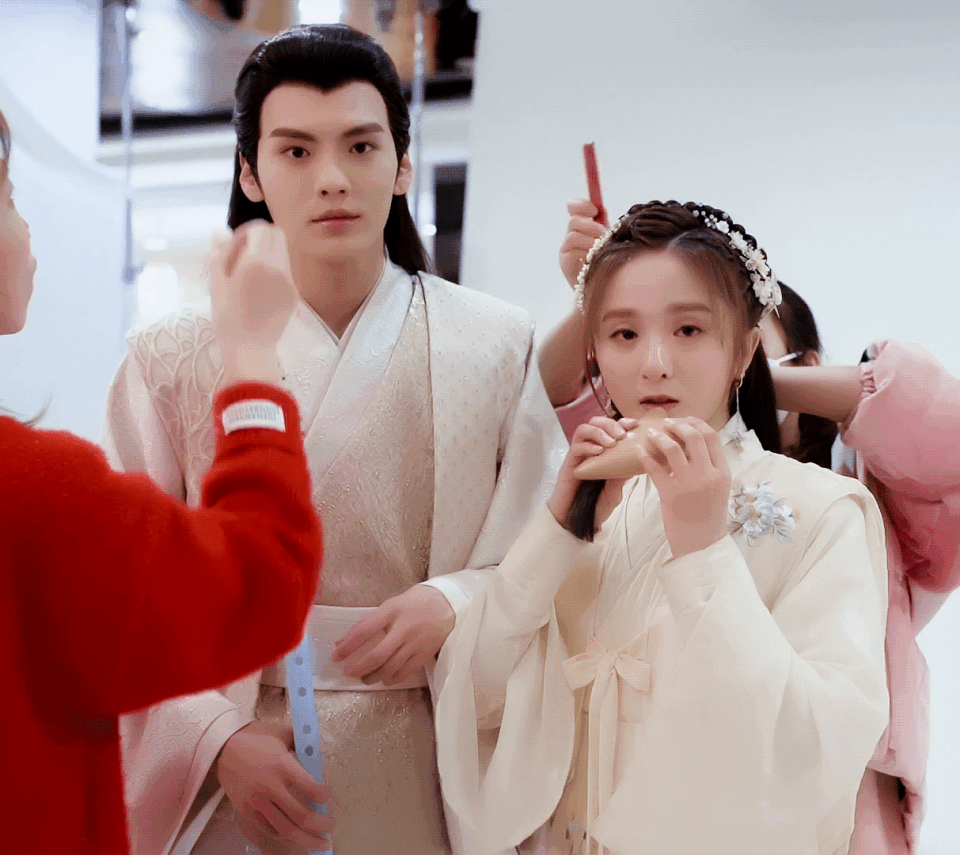 小女霓裳正式杀青厉嘉琪毕雯珺甜度很稳