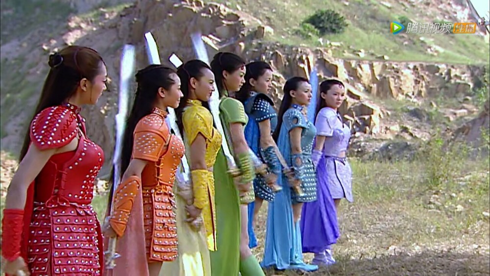 7位仙女中的黄儿,她的战袍就是"露脐装"样式的.