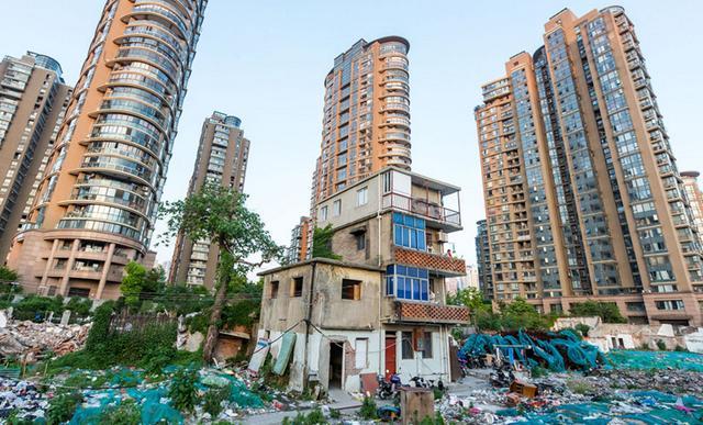 最牛变最惨钉子户曾扬言不给一亿不搬今住废墟中哭诉给房就搬