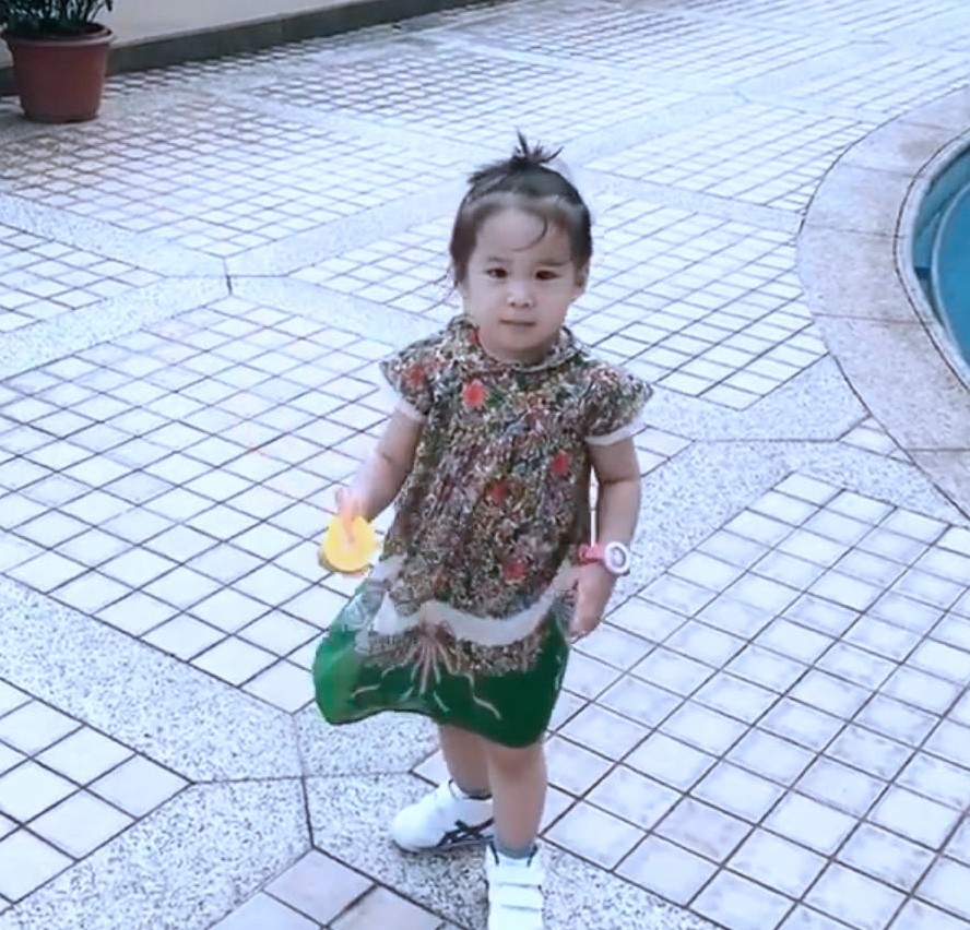 何超莲|何超莲送别赌王后首更新动态，曝光窦骁入住三太豪宅同居“试婚”