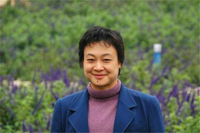 1988年,跟随宇津木妙子赴日;之后,宇津木妙子更是以"更好的发展空间和