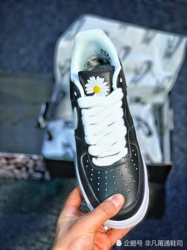 nike airforce 1 涂鸦小雏菊 权志龙同款 开箱鉴赏_腾讯新闻