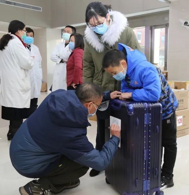 施劲东:雷神山日记