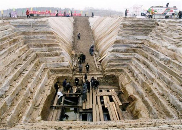 "绝世之剑"越王勾践剑,用显微镜放大500倍,专家:这不可能!