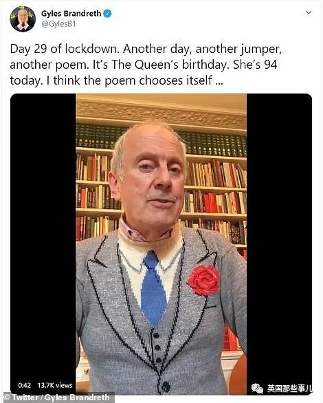 议员andrea leadsom举着女王的肖像照片送祝福.