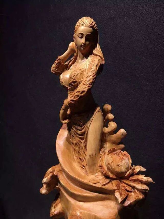 查看更多图片 >在木雕题材中,女子一直备受雕刻师的青睐,各色美女在