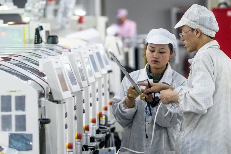 苹果供应商员工：需求下降促使iPhone工厂减少加班解雇工人