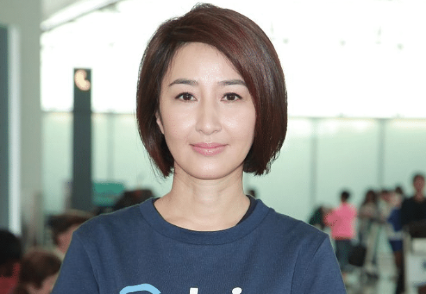 关咏荷一般都是短发造型,不过她的气质和声音都非常温柔,而且她也拍过