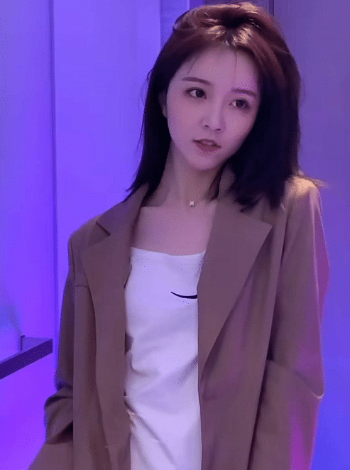 莉哥不管粉丝许愿沙哑嗓首次挑战这首歌网友仿佛回到了18年夏天