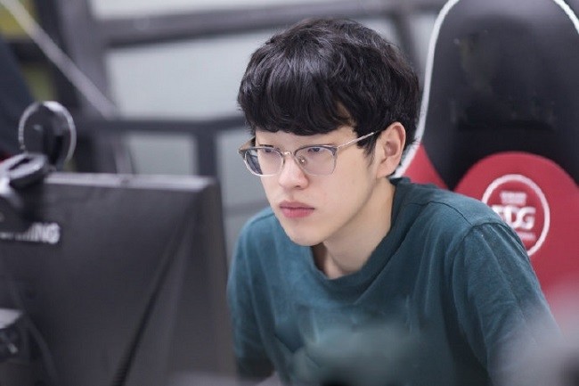 edg阿布谈scout去留透露了小学弟的想法一不小心暗示了rng