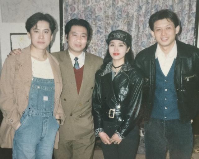 这张合影更惊人,杨采钰妈妈原来也和娱乐圈的人很熟悉,她居然和毛宁