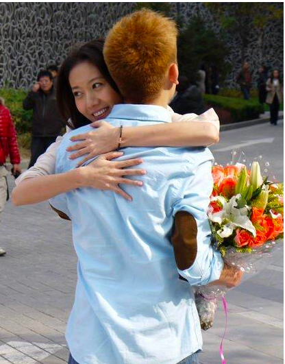 高露当妈也高调不愿透露老公信息拍怀孕写真无人陪却满脸幸福