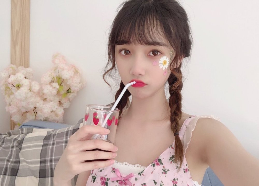 宋昕冉被称为“少女妲己”，当她穿上旗袍，我承认被她“魅惑”了