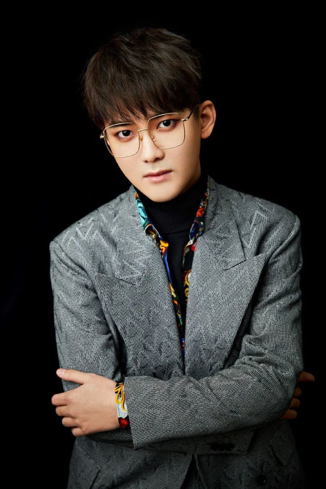 2016 年,熊梓淇以第四批新人的身份加入了spexial 组合出道;他曾经在