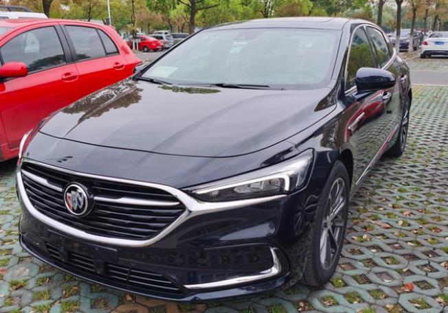 2020款别克君越街头实拍,配全景天窗 胎压监测,搭载2.0t 9at