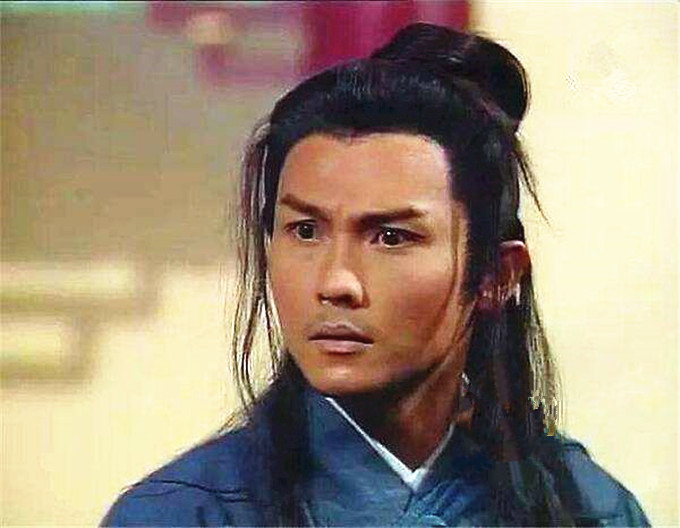 关礼杰|60岁吴岱融罕露面，满头白发皱纹横生，与58岁关礼杰同框像两代人