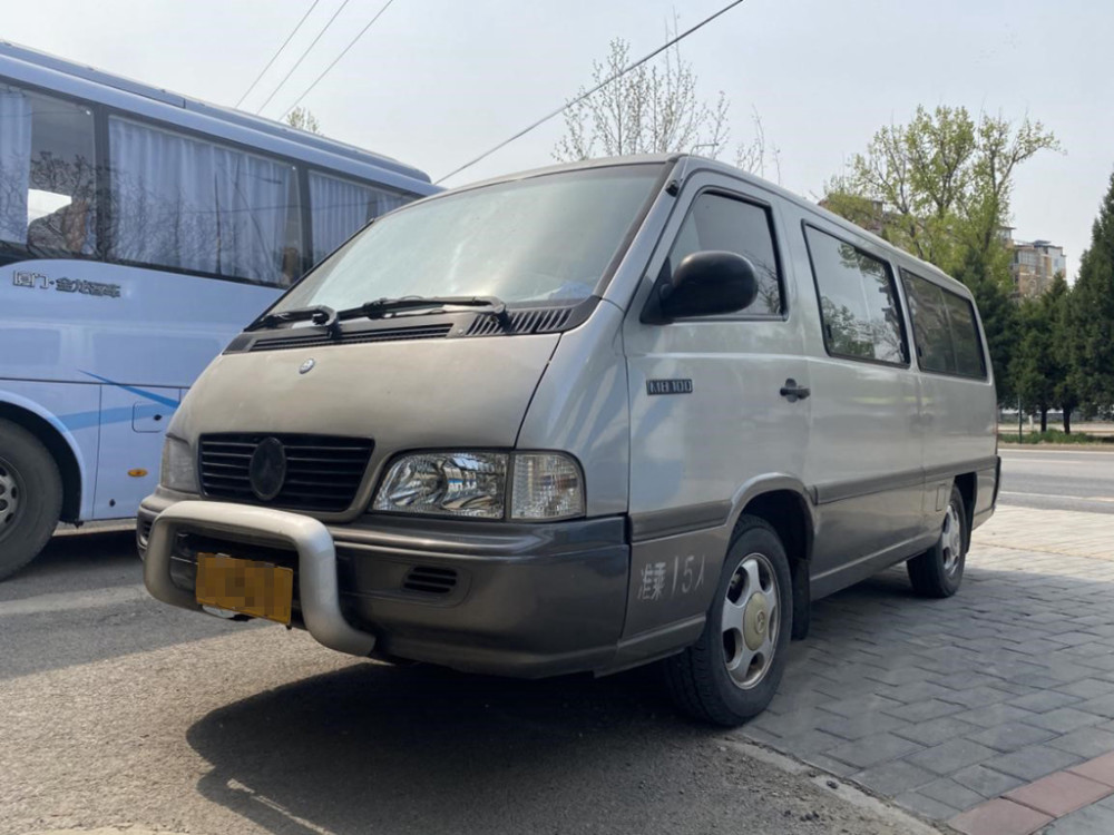 虽说奔驰mb100面包车没有日系面包车给国内带来的影响那么大,但是它