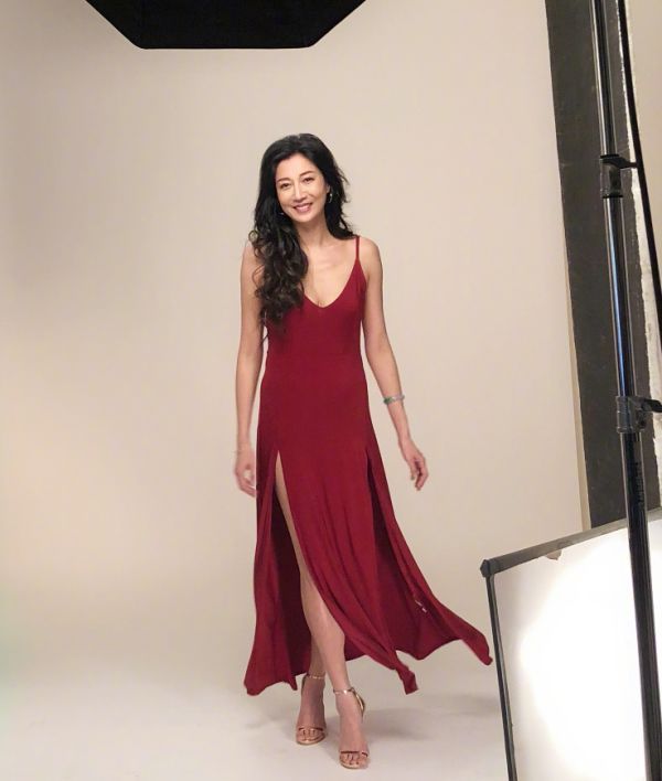 吴绮莉五官精致滤镜下好好打扮还是很惊艳的呢