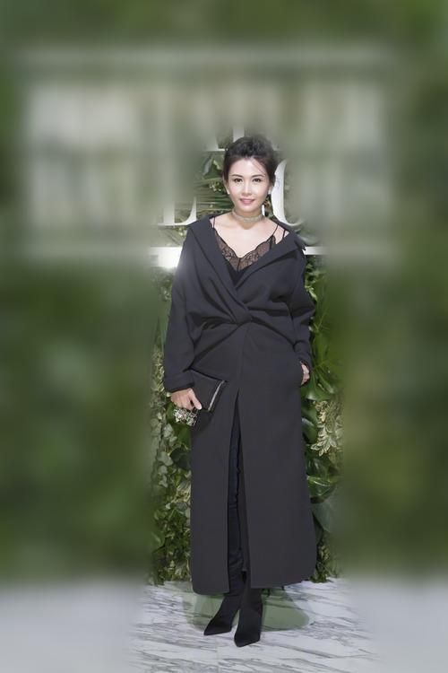 邱淑贞就是被岁月宠爱的女人,无需美颜气质已爆表,越看越美