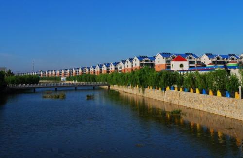 南山村是新农村的代表之一,它位于山东省龙口市东江镇.