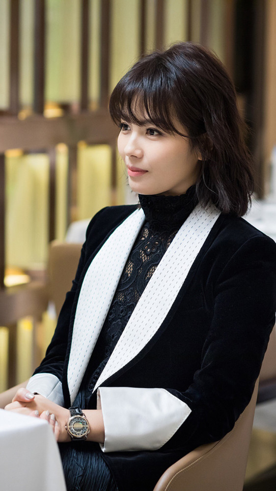 继《欢乐颂》后刘涛再次出演女强人角色,墨镜配大红口号,想不追都难!