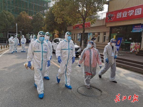 出院的新冠重症病人：66天历经4家医院，可能要“终身吸氧”（组图） - 3