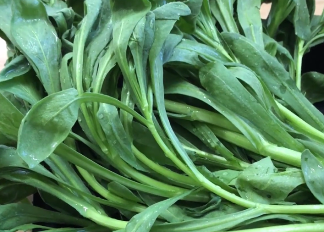 它被称为皇帝菜,简单一蒸就能吃,清淡爽口又营养,不错的凉拌菜
