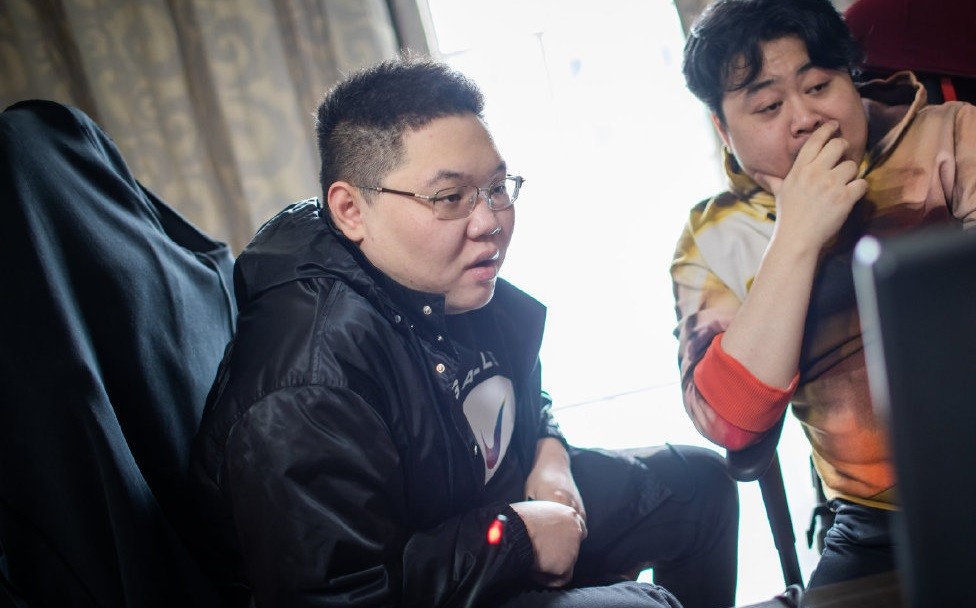 LPL春季赛22日：ES对战WE失误太大被1-3KO，教练发文给自己打6.5分