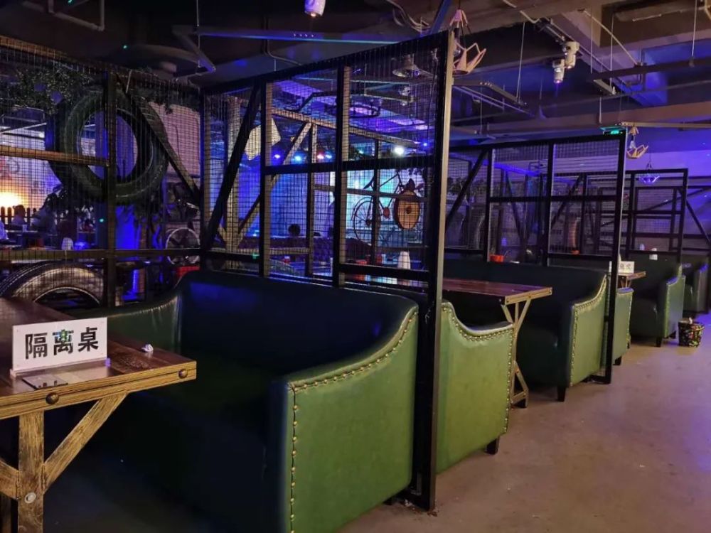 郴州两家酒吧违规接纳未成年人消费 现已整改