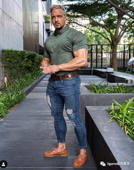 一张图告诉你,男人练出胸肌后的变化有多大!