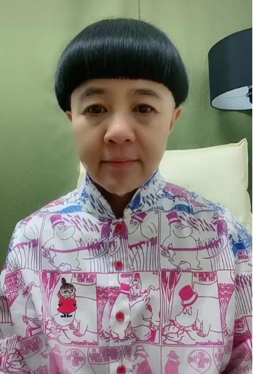 金龟子刘纯燕不显老,嫁央视最帅"国脸",21岁女儿成高颜值女神