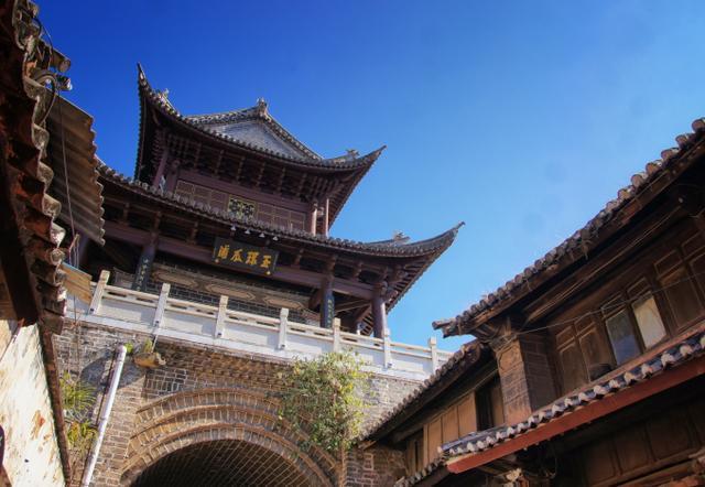 云南巍山古城——600多年的明清古建筑群