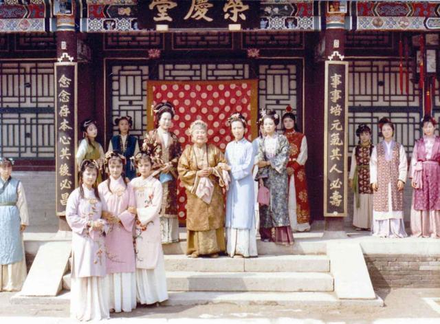 贾府|红楼梦中，元春被杀后，贾府为何不及时收手？