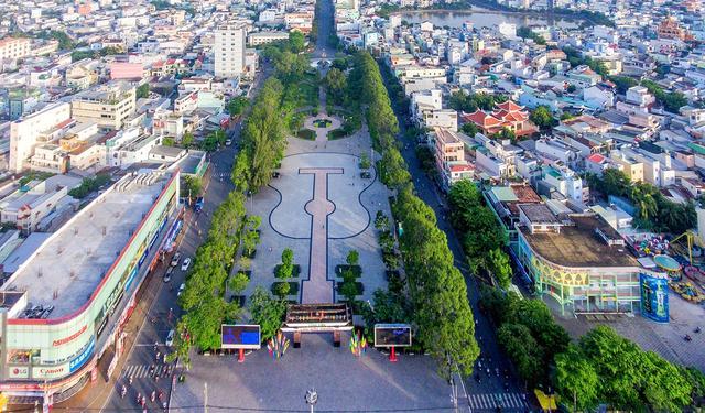 下面照片是城区人口超过110万的越南直辖市芹苴市,也勉强达到了世界
