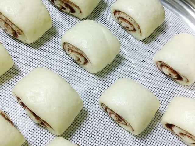豆沙卷这样做真好吃,步骤简单,蓬松香甜,早餐常备主食